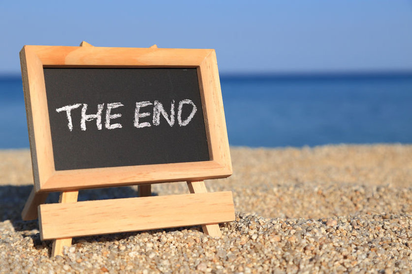28872031 - blackboard with "the end" text on the beach