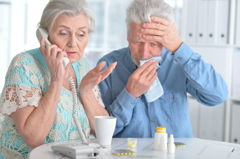 73096732 - elderly couple with pills