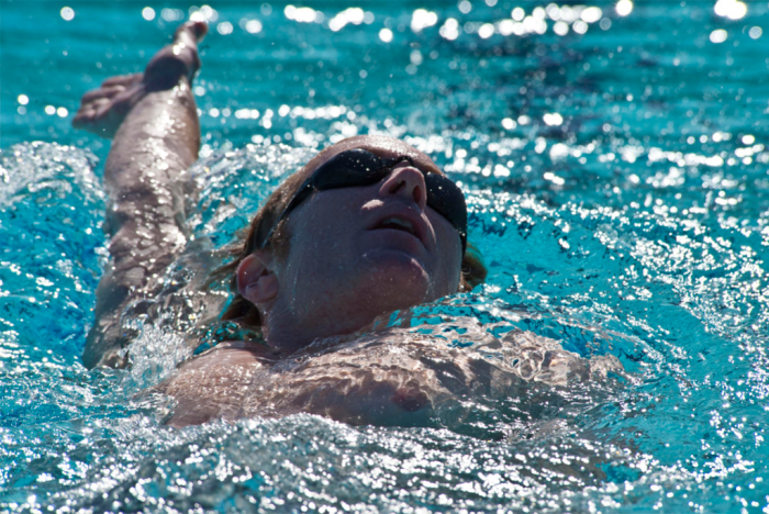 Nadador en piscina