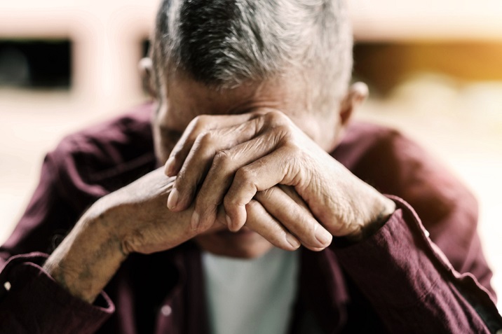 Falta de atención, pérdida de interés o problemas de sueño, cómo detectar la depresión en personas mayores